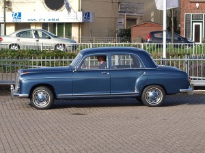 800px-1959_Mercedes-Benz_220S_pic4