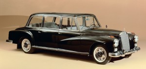 Mercedes-Benz Typ 300 d Pullman-Limousine mit erhîhtem Dachaufsatz, SonderausfÅhrung, 1960